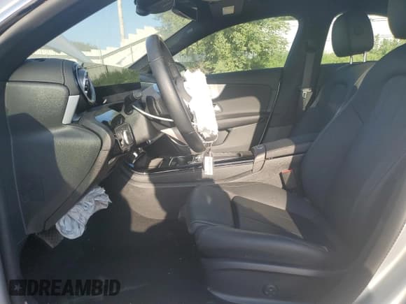 ✅ 2025 Mercedes-Benz CLA 250 • VIN: W1K5J4HB6SN513202 • Lot: 66053265. Wystawiony na Copart z przebiegiem 15 697 mil. Bezpłatny archiwum sprzedaży aukcyjnych z USA i szczegółowy raport historii pojazdu na DreamBid. Zdjęcie 7.