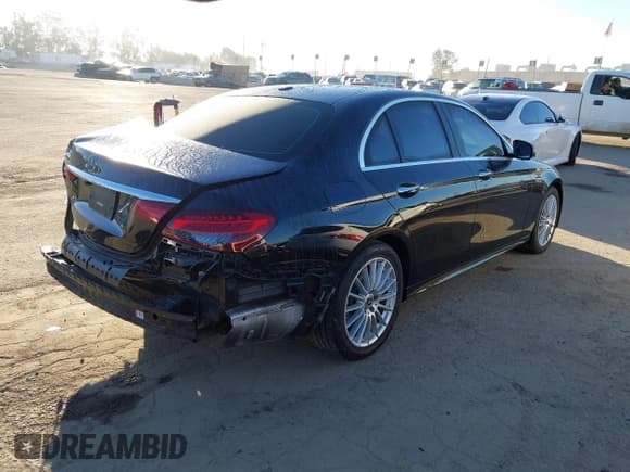 ✅ 2021 Mercedes-Benz E 350 • VIN: W1KZF8DB5MA946584 • Lot: 43550684. Listed on IAAI with 66,048 mi. Free auction sales archive from the USA and detailed vehicle history report at DreamBid. Image 4.