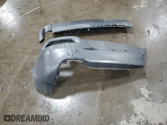 ✅ 2018 Jeep Cherokee Latitude • VIN: 1C4PJMCB0JD622320 • Lot: 63489405. Wystawiony na Copart z przebiegiem 102 140 mil. Bezpłatny archiwum sprzedaży aukcyjnych z USA i szczegółowy raport historii pojazdu na DreamBid. Zdjęcie 13.