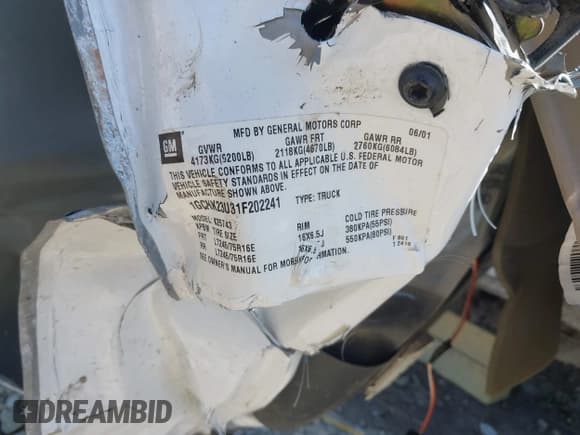 ✅ 2001 Chevrolet Silverado 2500HD LS • VIN: 1GCHK23U31F202241 • Lot: 41978203. Wystawiony na IAAI z przebiegiem 200 912 mil. Bezpłatny archiwum sprzedaży aukcyjnych z USA i szczegółowy raport historii pojazdu na DreamBid. Zdjęcie 9.