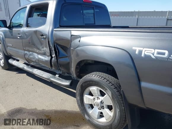 ✅ 2015 Toyota Tacoma PreRunner • VIN: 3TMKU4HN6FM044529 • Lot: 43031258. Listed on IAAI with 167,715 mi. Free auction sales archive from the USA and detailed vehicle history report at DreamBid. Image 17.
