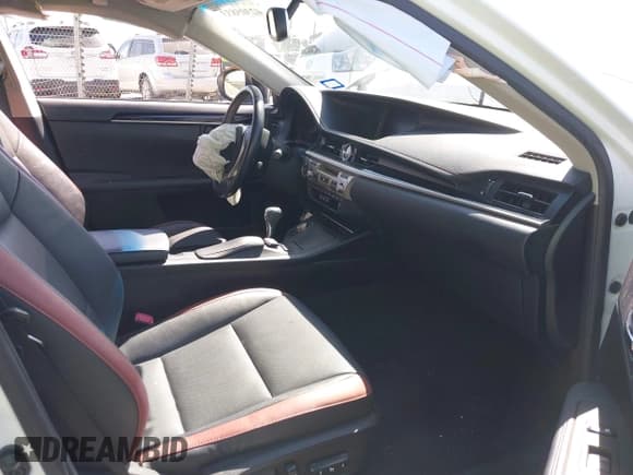 ✅ 2015 Lexus ES 330 • VIN: JTHBK1GGXF2181308 • Лот: 42305833. Опубликован ранее на IAAI с пробегом 113 653 миль. Бесплатный доступ к архиву аукционных продаж из США и подробный отчёт об истории автомобиля на DreamBid. Изображение 5.