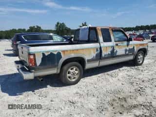 1994 Dodge Dakota z VIN 1B7GL23Y6RS602230, wystawiony jako Copart lot #65988615 z przebiegiem 224 632 mil mil oraz Czysty tytuł • Clean title. Historia ofert i sprzedaży dostępna na DreamBid. Obrazek 3.