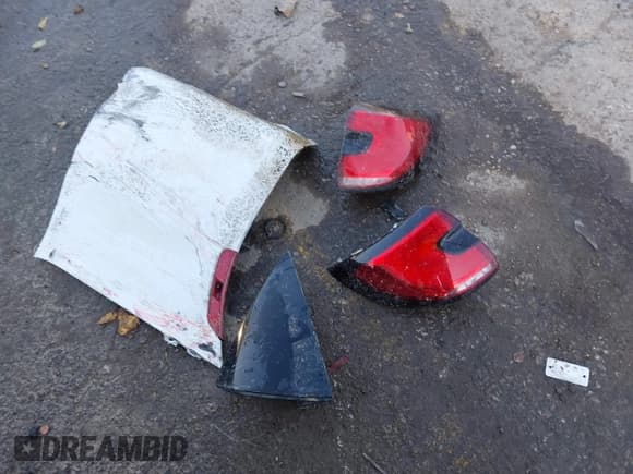 ✅ 2024 Chrysler Pacifica Touring L • VIN: 2C4RC1BG4RR114519 • Lot: 43491803. Wystawiony na IAAI z przebiegiem 20 029 mil. Bezpłatny archiwum sprzedaży aukcyjnych z USA i szczegółowy raport historii pojazdu na DreamBid. Zdjęcie 12.