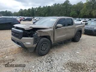 ✅ 2023 Nissan Frontier SV • VIN: 1N6ED1EJ2PN667566 • Lot: 45994695. Wystawiony na Copart z przebiegiem 34 788 mil. Bezpłatny archiwum sprzedaży aukcyjnych z USA i szczegółowy raport historii pojazdu na DreamBid. Zdjęcie 1.
