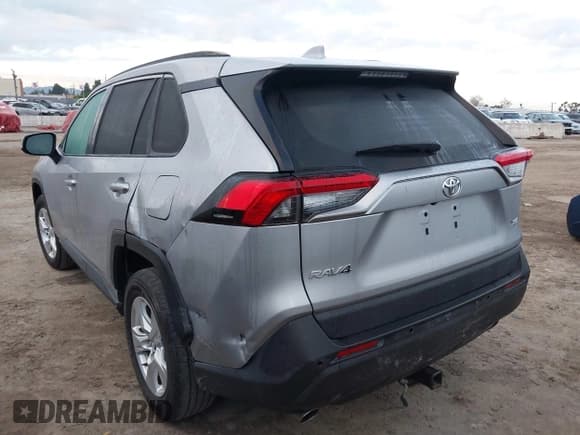✅ 2021 Toyota RAV4 XLE Premium • VIN: 2T3C1RFV5MC096681 • Lot: 43760773. Wystawiony na IAAI z przebiegiem 111 100 mil. Bezpłatny archiwum sprzedaży aukcyjnych z USA i szczegółowy raport historii pojazdu na DreamBid. Zdjęcie 3.