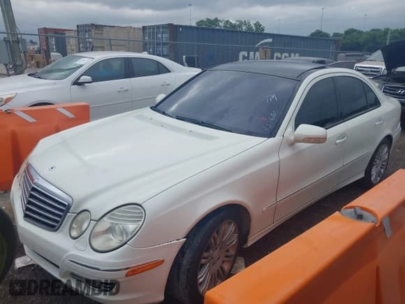 ✅ 2008 Mercedes-Benz E 350 Luxury • VIN: WDBUF56X88B351660 • Лот: 42879051. Опубликован ранее на IAAI с пробегом 189 691 миль. Бесплатный доступ к архиву аукционных продаж из США и подробный отчёт об истории автомобиля на DreamBid. Изображение 2.