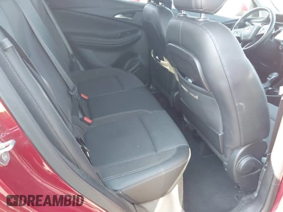 ✅ 2021 Buick Encore GX Preferred • VIN: KL4MMBS24MB111980 • Lot: 42462371. Wystawiony na IAAI z przebiegiem 65 145 mil. Bezpłatny archiwum sprzedaży aukcyjnych z USA i szczegółowy raport historii pojazdu na DreamBid. Zdjęcie 8.