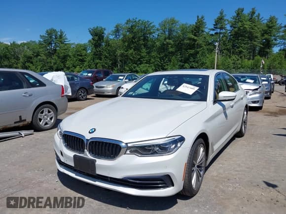 ✅ 2020 BMW 5 Series 540i xDrive • VIN: WBAJS3C07LCE31112 • Lot: 42547409. Wystawiony na IAAI z przebiegiem 42 093 mil. Bezpłatny archiwum sprzedaży aukcyjnych z USA i szczegółowy raport historii pojazdu na DreamBid. Zdjęcie 17.