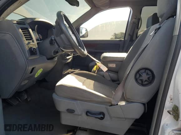 2006 Dodge 1500 Laramie z VIN 1D7HU18216S554363, wystawiony jako Copart lot #68652935 z przebiegiem 197 063 mil mil oraz Nie do naprawy • Non repairable. Historia ofert i sprzedaży dostępna na DreamBid. Obrazek 7.