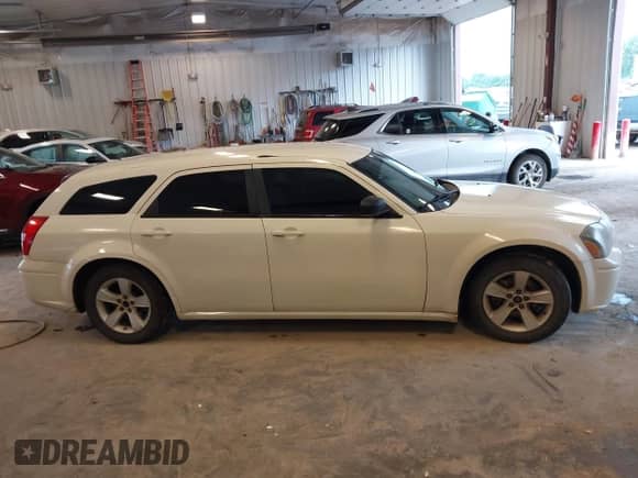 2005 Dodge Magnum SE с VIN 2D4FV48VX5H167085, выставлен на аукционе IAAI как лот 42628106 с пробегом 195 097 миль миль и . История ставок и продаж доступна на DreamBid. Изображение 13.