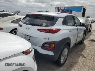 ✅ 2018 Hyundai Kona SEL • VIN: KM8K2CAA3JU178423 • Лот: 75631674. Опубликован ранее на Copart с пробегом 62 321 миль. Бесплатный доступ к архиву аукционных продаж из США и подробный отчёт об истории автомобиля на DreamBid. Изображение 3.