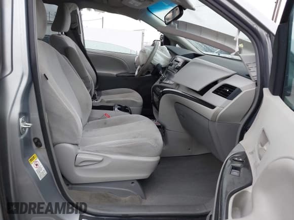 ✅ 2013 Toyota Sienna LE • VIN: 5TDKK3DC7DS359325 • Lot: 43704862. Listed on IAAI with 78,896 mi. Free auction sales archive from the USA and detailed vehicle history report at DreamBid. Image 5.