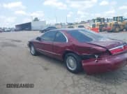 ✅ 1997 Lincoln Mark VIII • VIN: 1LNLM91V8VY723745 • Lot: 42318872. Wystawiony na IAAI z przebiegiem 79 376 mil. Bezpłatny archiwum sprzedaży aukcyjnych z USA i szczegółowy raport historii pojazdu na DreamBid. Zdjęcie 3.