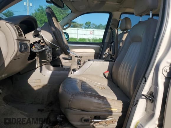 ✅ 2005 Mercury Mountaineer Convenience • VIN: 4M2DU86WX5ZJ31062 • Lot: 61642825. Listed on Copart with 217,865 mi. Free auction sales archive from the USA and detailed vehicle history report at DreamBid. Image 7.