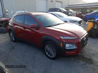 ✅ 2021 Hyundai Kona SEL • VIN: KM8K22AAXMU689111 • Лот: 42703654. Опубликован ранее на Copart с пробегом 43 272 миль. Бесплатный доступ к архиву аукционных продаж из США и подробный отчёт об истории автомобиля на DreamBid. Изображение 4.