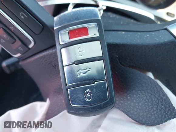 ✅ 2009 Volkswagen CC Luxury • VIN: WVWHL73C59E513107 • Lot: 43670060. Listed on IAAI with 177,870 mi. Free auction sales archive from the USA and detailed vehicle history report at DreamBid. Image 11.