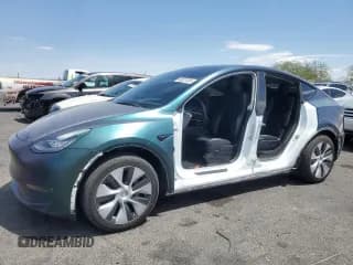 ✅ 2021 Tesla Model Y Long Range • VIN: 5YJYGAEE2MF244779 • Lot: 69621235. Wystawiony na Copart z przebiegiem 70 962 mil. Bezpłatny archiwum sprzedaży aukcyjnych z USA i szczegółowy raport historii pojazdu na DreamBid. Zdjęcie 1.
