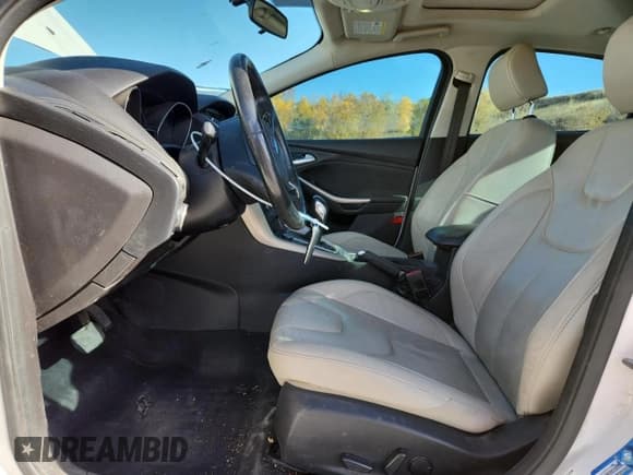 ✅ 2017 Ford Focus Titanium • VIN: 1FADP3J23HL264988 • Lot: 87413385. Wystawiony na Copart z przebiegiem 122 288 mil. Bezpłatny archiwum sprzedaży aukcyjnych z USA i szczegółowy raport historii pojazdu na DreamBid. Zdjęcie 7.