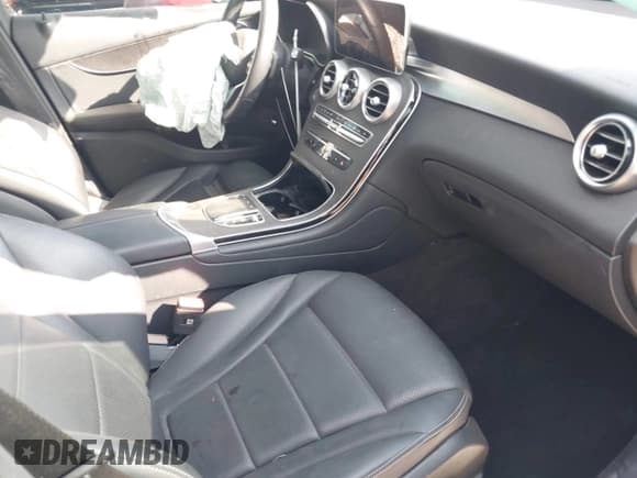 ✅ 2023 Mercedes-Benz GLC 300 • VIN: W1N0J8EB1PG129591 • Лот: 43523604. Опубликован ранее на IAAI с пробегом 31 193 миль. Бесплатный доступ к архиву аукционных продаж из США и подробный отчёт об истории автомобиля на DreamBid. Изображение 5.