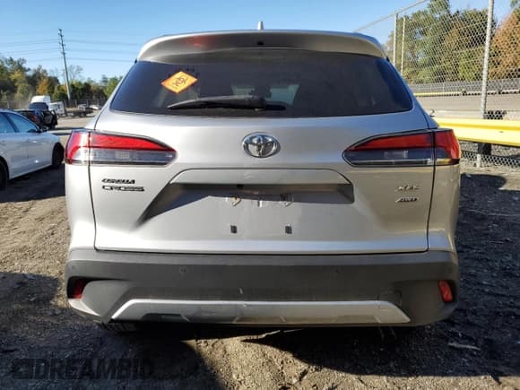 ✅ 2022 Toyota Corolla Cross XLE • VIN: 7MUDAABG2NV009288 • Lot: 82451245. Wystawiony na Copart z przebiegiem Nie podano. Bezpłatny archiwum sprzedaży aukcyjnych z USA i szczegółowy raport historii pojazdu na DreamBid. Zdjęcie 6.