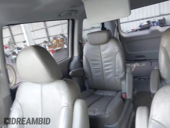 ✅ 2008 Hyundai Entourage GLS • VIN: KNDMC233086052103 • Лот: 43754269. Опубликован ранее на IAAI с пробегом 226 276 миль. Бесплатный доступ к архиву аукционных продаж из США и подробный отчёт об истории автомобиля на DreamBid. Изображение 8.