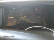 ✅ 1997 GMC Suburban • VIN: 3GKFK16R3VG505683 • Lot: 84783745. Wystawiony na Copart z przebiegiem 198 773 mil. Bezpłatny archiwum sprzedaży aukcyjnych z USA i szczegółowy raport historii pojazdu na DreamBid. Zdjęcie 9.