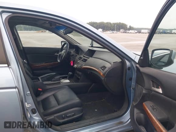 ✅ 2011 Honda Accord EX-L • VIN: 1HGCP3F87BA004973 • Lot: 43262373. Wystawiony na IAAI z przebiegiem 228 560 mil. Bezpłatny archiwum sprzedaży aukcyjnych z USA i szczegółowy raport historii pojazdu na DreamBid. Zdjęcie 5.