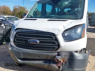 ✅ 2018 Ford Transit Passenger XL • VIN: 1FBAX2CM1JKB49392 • Lot: 43637498. Wystawiony na IAAI z przebiegiem 54 412 mil. Bezpłatny archiwum sprzedaży aukcyjnych z USA i szczegółowy raport historii pojazdu na DreamBid. Zdjęcie 6.