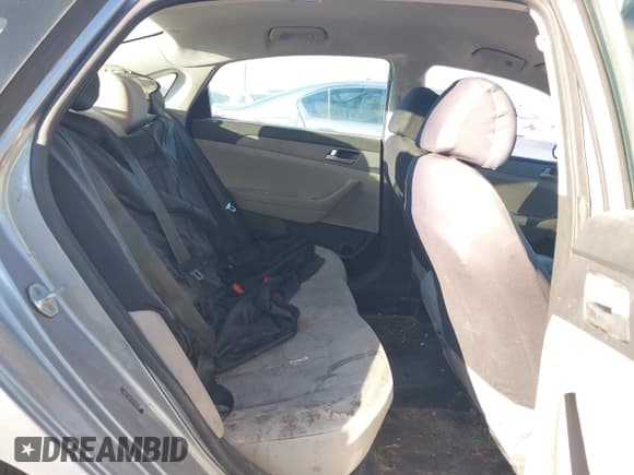 ✅ 2017 Hyundai Sonata SE • VIN: 5NPE24AF4HH488622 • Lot: 43645366. Listed on IAAI with 118,556 mi. Free auction sales archive from the USA and detailed vehicle history report at DreamBid. Image 8.