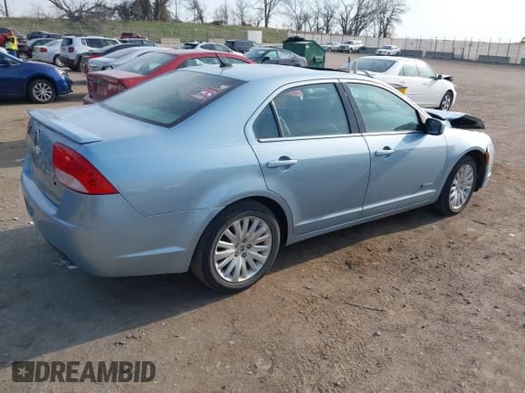 ✅ 2010 Mercury Milan Hybrid • VIN: 3MEDM0L33AR660979 • Lot: 41994618. Listed on IAAI with 114,007 mi. Free auction sales archive from the USA and detailed vehicle history report at DreamBid. Image 4.
