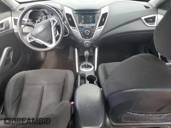 ✅ 2016 Hyundai Veloster • VIN: KMHTC6AD2GU265865 • Lot: 76416584. Wystawiony na Copart z przebiegiem 162 448 mil. Bezpłatny archiwum sprzedaży aukcyjnych z USA i szczegółowy raport historii pojazdu na DreamBid. Zdjęcie 8.