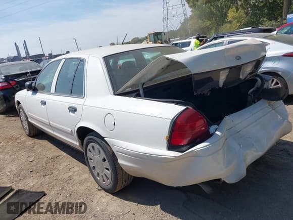 ✅ 2010 Ford Police Interceptor • VIN: 2FABP7BV6AX140343 • Lot: 43262109. Wystawiony na IAAI z przebiegiem 154 097 mil. Bezpłatny archiwum sprzedaży aukcyjnych z USA i szczegółowy raport historii pojazdu na DreamBid. Zdjęcie 3.