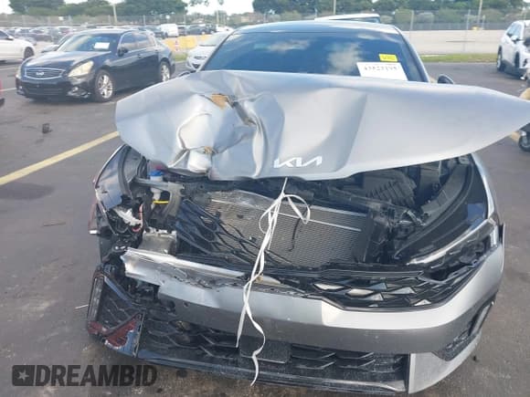 ✅ 2025 Kia K5 GT-Line • VIN: KNAG64J71S5369775 • Lot: 43523195. Wystawiony na IAAI z przebiegiem 8 653 mil. Bezpłatny archiwum sprzedaży aukcyjnych z USA i szczegółowy raport historii pojazdu na DreamBid. Zdjęcie 6.