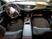 ✅ 2018 Buick Regal Preferred • VIN: W04GL6SX2J1054067 • Lot: 64802795. Wystawiony na Copart z przebiegiem 47 156 mil. Bezpłatny archiwum sprzedaży aukcyjnych z USA i szczegółowy raport historii pojazdu na DreamBid. Zdjęcie 8.