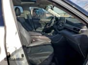 ✅ 2020 Toyota Highlander Limited • VIN: 5TDDZRBHXLS045902 • Lot: 92232035. Wystawiony na Copart z przebiegiem 37 630 mil. Bezpłatny archiwum sprzedaży aukcyjnych z USA i szczegółowy raport historii pojazdu na DreamBid. Zdjęcie 7.