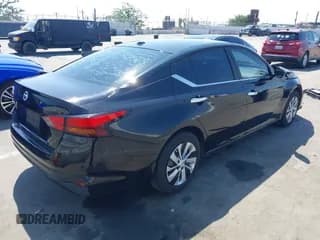 ✅ 2019 Nissan Altima S • VIN: 1N4BL4BV6KC216880 • Лот: 43230294. Опубликован ранее на IAAI с пробегом 97 360 миль. Бесплатный доступ к архиву аукционных продаж из США и подробный отчёт об истории автомобиля на DreamBid. Изображение 4.