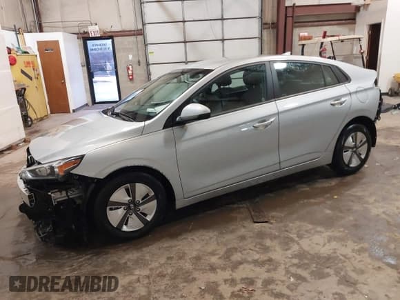 ✅ 2021 Hyundai Ioniq Blue • VIN: KMHC65LC0MU255739 • Lot: 41469705. Wystawiony na IAAI z przebiegiem 26 253 mil. Bezpłatny archiwum sprzedaży aukcyjnych z USA i szczegółowy raport historii pojazdu na DreamBid. Zdjęcie 2.