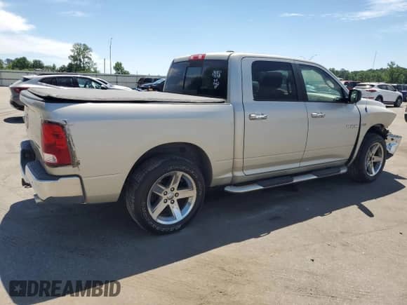 2009 Dodge 1500 Sport z VIN 1D3HB13T99J513626, wystawiony jako Copart lot #55942335 z przebiegiem 201 186 mil mil oraz Szkoda całkowita • Salvage title. Historia ofert i sprzedaży dostępna na DreamBid. Obrazek 2.