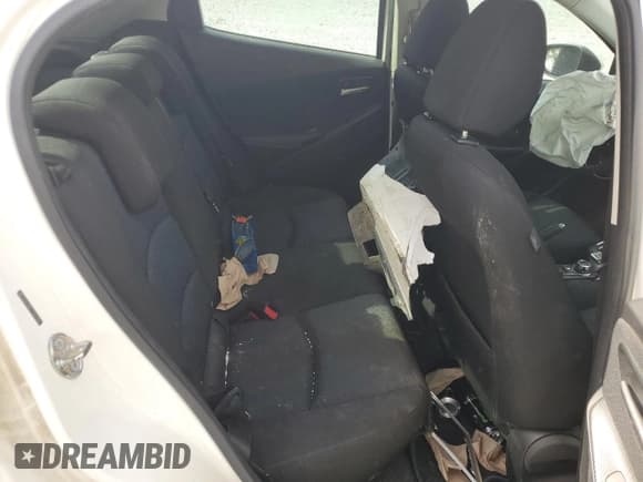 ✅ 2020 Toyota Yaris LE • VIN: 3MYDLBJV6LY707369 • Lot: 73198003. Wystawiony na Copart z przebiegiem Nie podano. Bezpłatny archiwum sprzedaży aukcyjnych z USA i szczegółowy raport historii pojazdu na DreamBid. Zdjęcie 11.