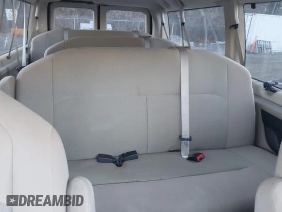 ✅ 2009 Ford Econoline Passenger XL • VIN: 1FBNE31LX9DA56183 • Lot: 43830370. Wystawiony na IAAI z przebiegiem 102 148 mil. Bezpłatny archiwum sprzedaży aukcyjnych z USA i szczegółowy raport historii pojazdu na DreamBid. Zdjęcie 8.