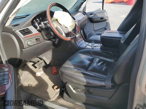 ✅ 2007 Cadillac Escalade • VIN: 1GYFK63857R325624 • Lot: 70878715. Listed on Copart with 188,742 mi. Free auction sales archive from the USA and detailed vehicle history report at DreamBid. Image 7.