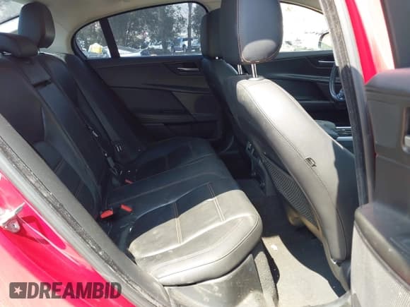 ✅ 2017 Jaguar XE 25t Prestige • VIN: SAJAE4BG6HA947400 • Lot: 41697309. Wystawiony na IAAI z przebiegiem 112 862 mil. Bezpłatny archiwum sprzedaży aukcyjnych z USA i szczegółowy raport historii pojazdu na DreamBid. Zdjęcie 8.