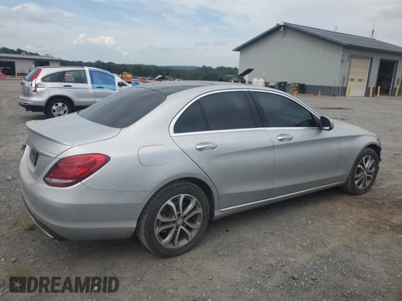 ✅ 2016 Mercedes-Benz C 300 Luxury • VIN: WDDWF4KB8GR177471 • Lot: 68491815. Wystawiony na Copart z przebiegiem 199 691 mil. Bezpłatny archiwum sprzedaży aukcyjnych z USA i szczegółowy raport historii pojazdu na DreamBid. Zdjęcie 3.