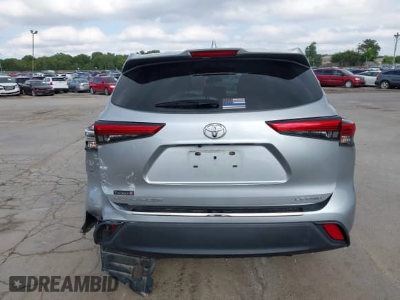 ✅ 2020 Toyota Highlander LE • VIN: 5TDBZRBH8LS511947 • Lot: 43113104. Listed on IAAI with 64,294 mi. Free auction sales archive from the USA and detailed vehicle history report at DreamBid. Image 17.