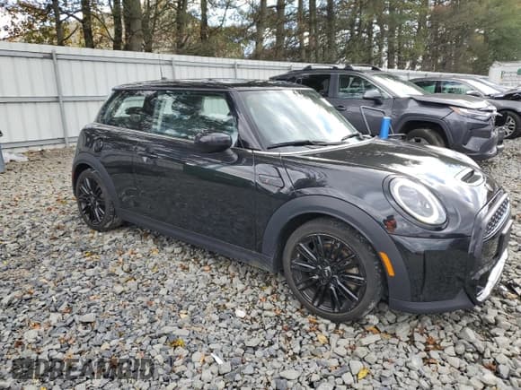 ✅ 2024 MINI Hardtop Cooper S • VIN: WMW53DH01R2V67227 • Lot: 91121055. Listed on Copart with 19,373 mi. Free auction sales archive from the USA and detailed vehicle history report at DreamBid. Image 4.