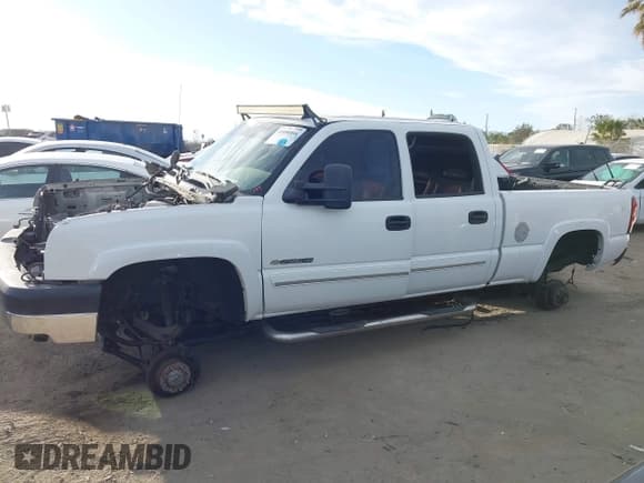 ✅ 2006 Chevrolet Silverado 2500HD LT1 • VIN: 1GCHK23U96F121414 • Lot: 41686044. Listed on IAAI with 165,248 mi. Free auction sales archive from the USA and detailed vehicle history report at DreamBid. Image 14.