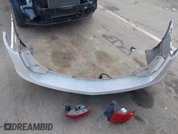 ✅ 2019 Lincoln MKT Reserve • VIN: 2LMHJ5AT2KBL00694 • Лот: 43639684. Опубликован ранее на IAAI с пробегом 121 171 миль. Бесплатный доступ к архиву аукционных продаж из США и подробный отчёт об истории автомобиля на DreamBid. Изображение 12.