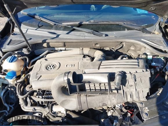 ✅ 2015 Volkswagen Passat S • VIN: 1VWAT7A34FC044696 • Lot: 41578529. Wystawiony na IAAI z przebiegiem 98 856 mil. Bezpłatny archiwum sprzedaży aukcyjnych z USA i szczegółowy raport historii pojazdu na DreamBid. Zdjęcie 10.