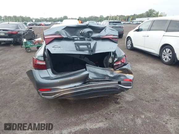 ✅ 2022 Volkswagen Jetta SEL • VIN: 3VWGM7BU9NM024925 • Lot: 43274969. Wystawiony na IAAI z przebiegiem 33 541 mil. Bezpłatny archiwum sprzedaży aukcyjnych z USA i szczegółowy raport historii pojazdu na DreamBid. Zdjęcie 6.